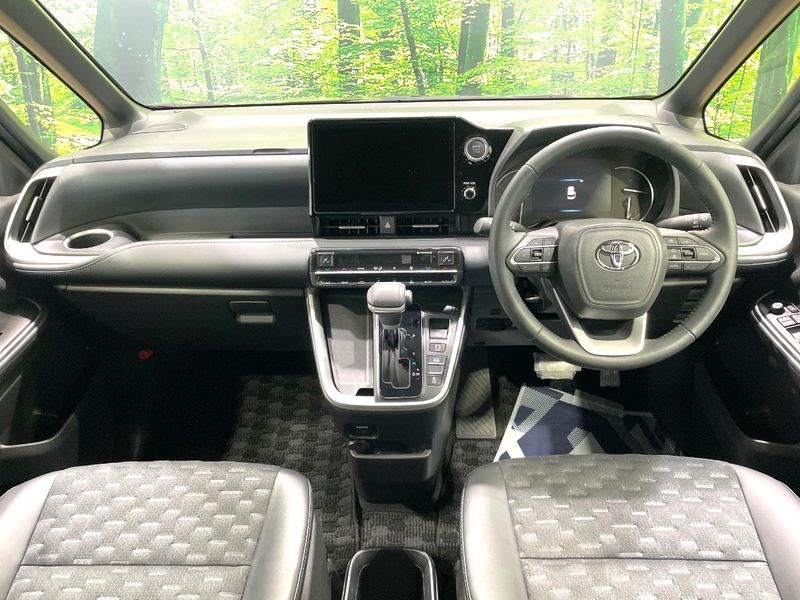 2023 Toyota Voxy 6BA-MZRA90W (UW-6a4f122604a0a)[4]