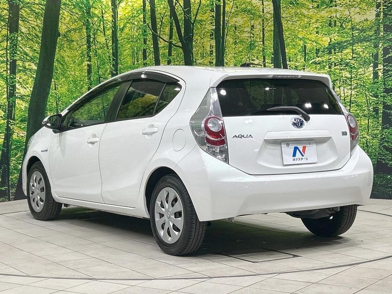 2013 Toyota Aqua DAA-NHP10 (UW-6a4f122e83212)[18]