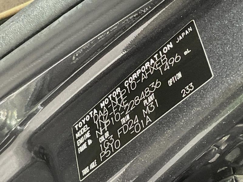 2013 Toyota Aqua DAA-NHP10 (UW-6a4f123053373)[1]