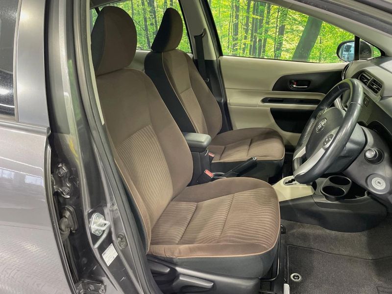 2013 Toyota Aqua DAA-NHP10 (UW-6a4f123053373)[27]