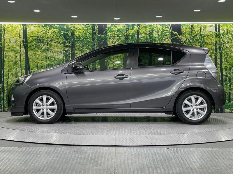 2013 Toyota Aqua DAA-NHP10 (UW-6a4f123053373)[19]