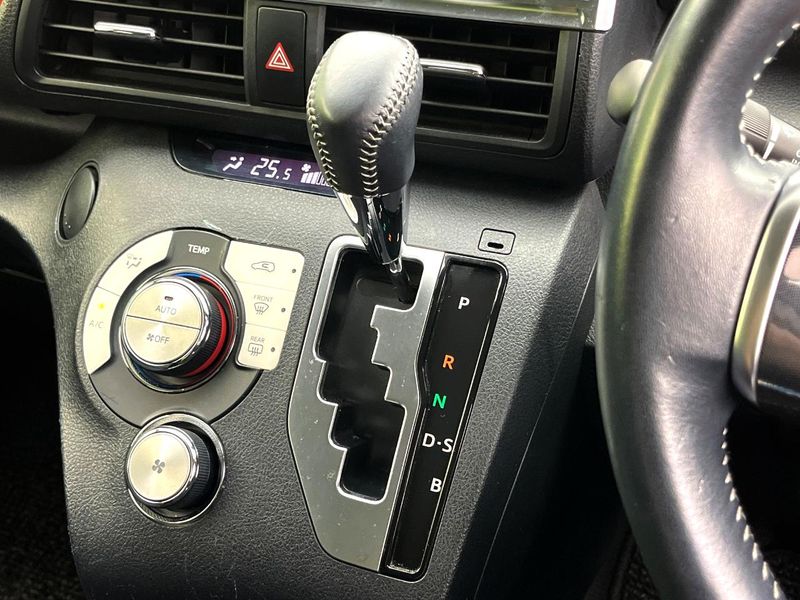 2016 Toyota Sienta DBA-NSP170G (UW-6a4f12467f488)[20]