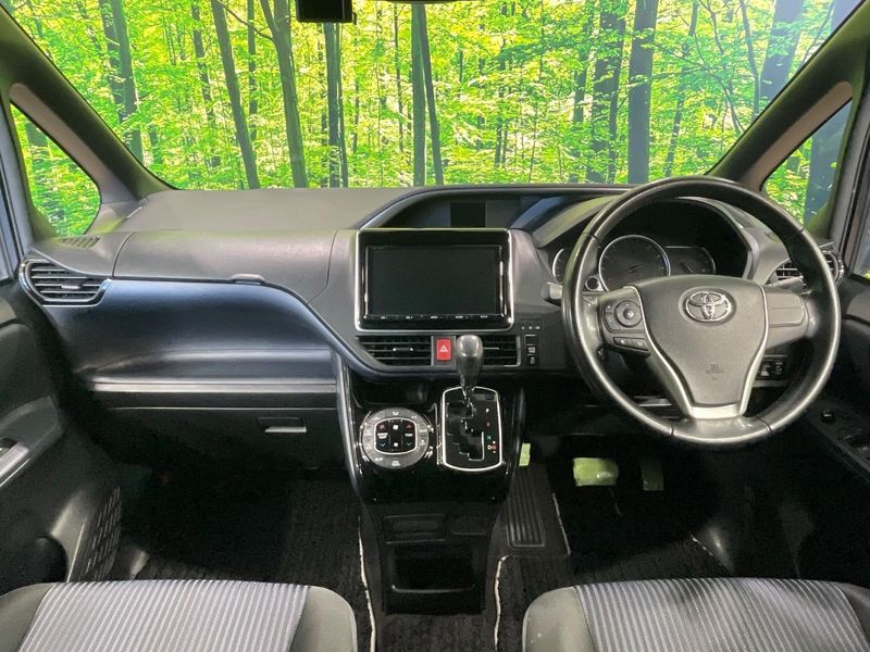 2017 Toyota Voxy DBA-ZRR80W (UW-6a4f12e87fe86)[29]