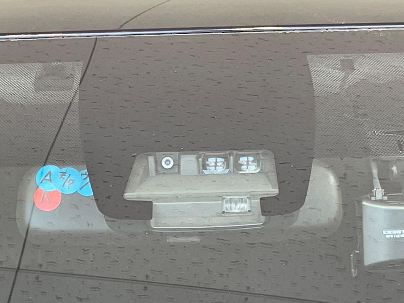 2017 Toyota Voxy DBA-ZRR80W (UW-6a4f12e87fe86)[5]