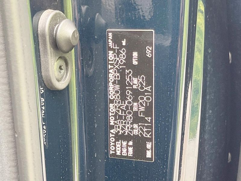 2021 Toyota Voxy 3BA-ZRR80W (UW-6a4f12f3bc777)[1]