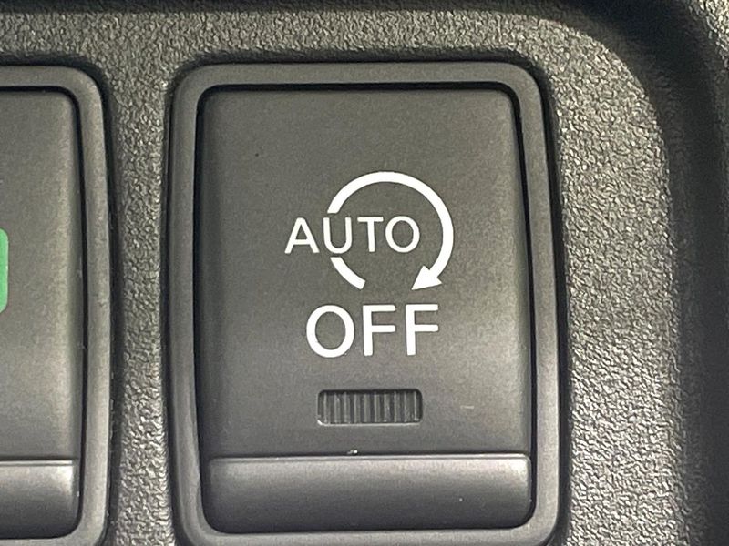 2017 Nissan Serena DAA-GFC27 (UW-6a50620ef3907)[21]