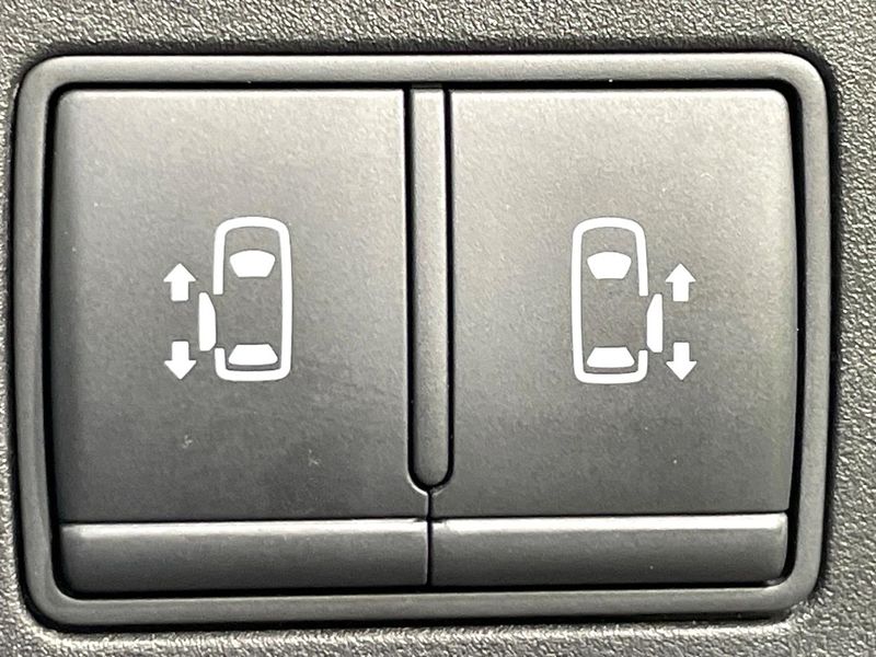 2017 Nissan Serena DAA-GFC27 (UW-6a50620ef3907)[23]