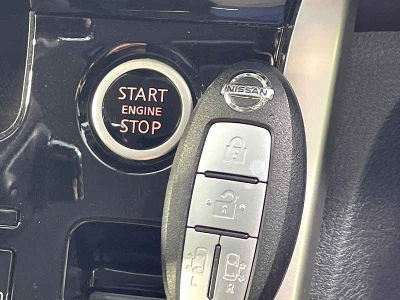 2017 Nissan Serena DAA-GFC27 (UW-6a50620ef3907)[13]