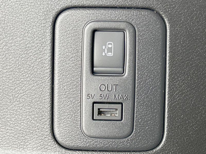 2019 Nissan Serena DAA-GFC27 (UW-6a50621592f58)[17]