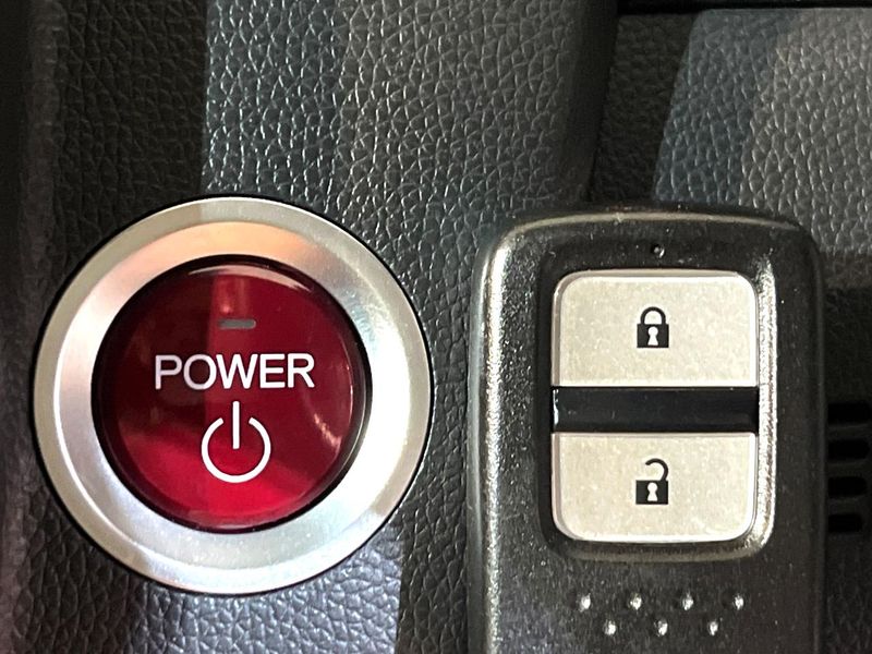 2015 Honda Fit Hybrid DAA-GP5 (UW-6a506227bfb5f)[13]