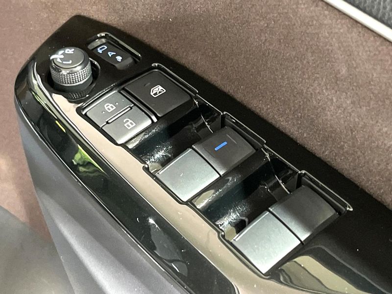 2022 Toyota Yaris Cross 6AA-MXPJ10 (UW-6a5063f589398)[5]