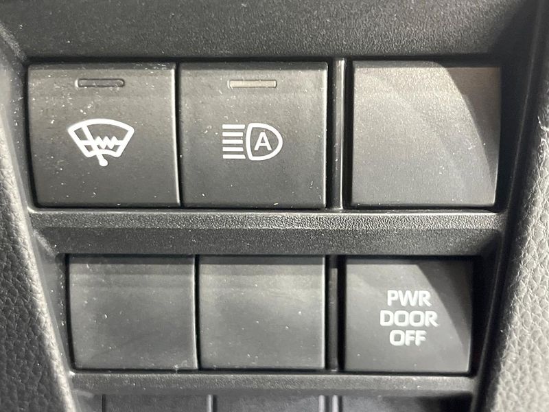 2023 Toyota Voxy 6BA-MZRA95W (UW-6a50642d4f330)[18]