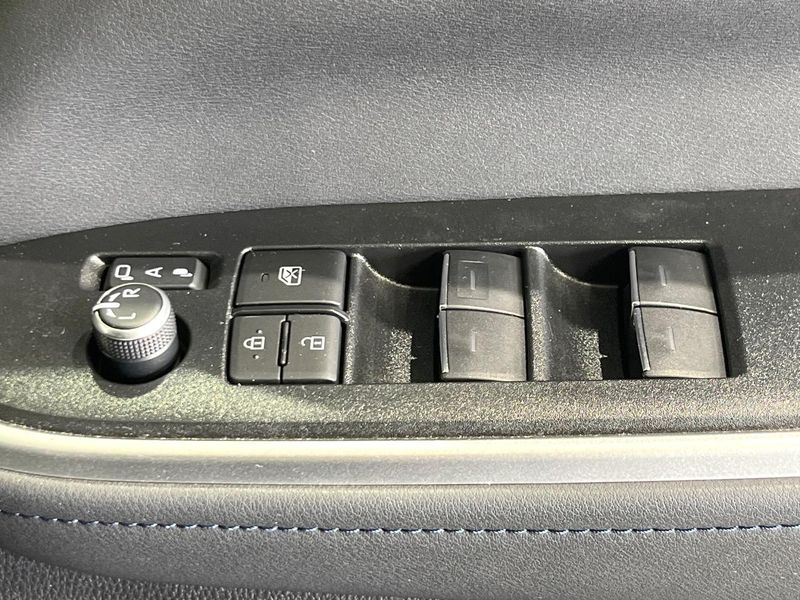 2023 Toyota Voxy 6BA-MZRA95W (UW-6a50642d4f330)[17]