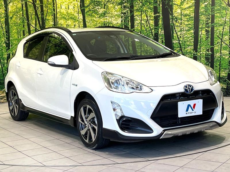 2016 Toyota Aqua DAA-NHP10 (UW-6a50643ee250a)[11]