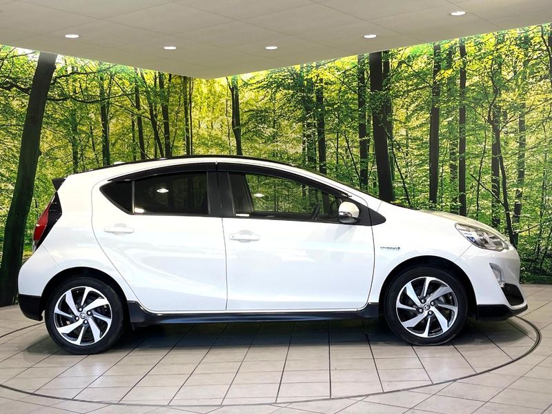 2016 Toyota Aqua DAA-NHP10 (UW-6a50643ee250a)[10]