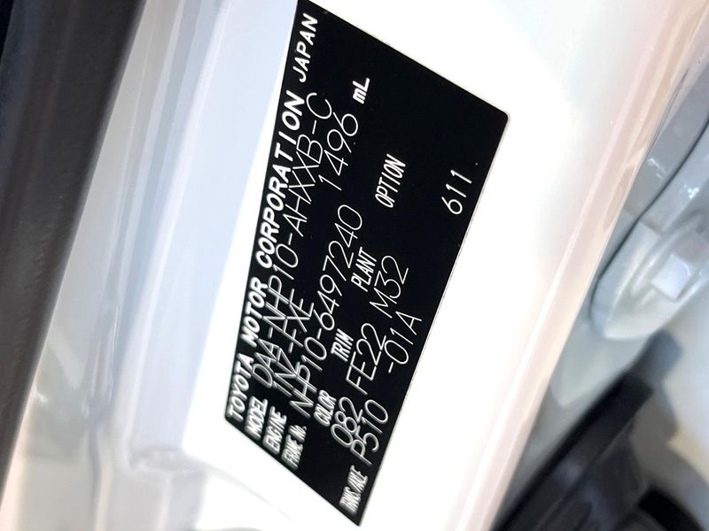 2016 Toyota Aqua DAA-NHP10 (UW-6a50643ee250a)[1]