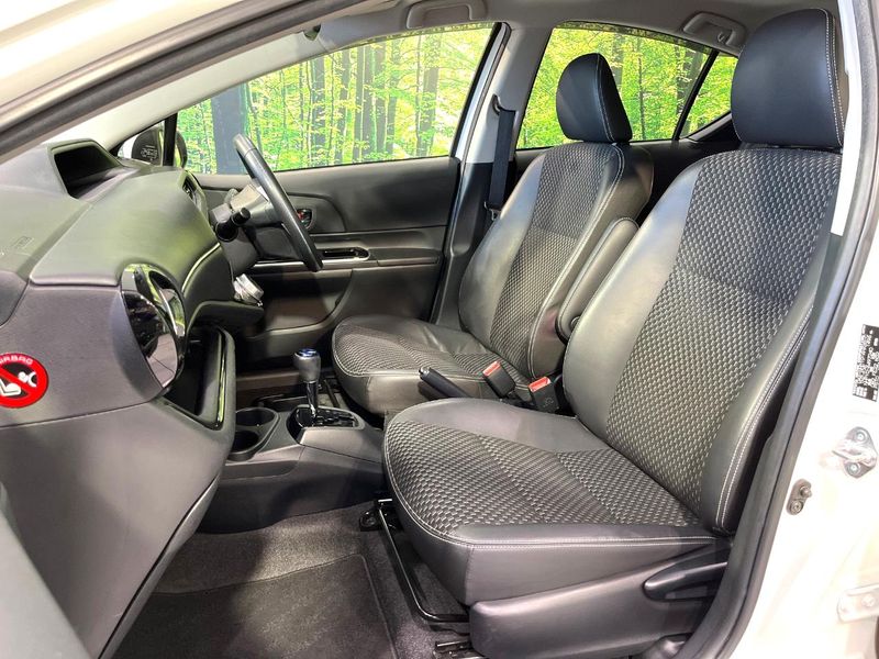 2016 Toyota Aqua DAA-NHP10 (UW-6a50643ee250a)[22]