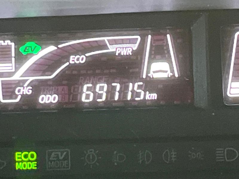 2016 Toyota Aqua DAA-NHP10 (UW-6a50643ee250a)[2]