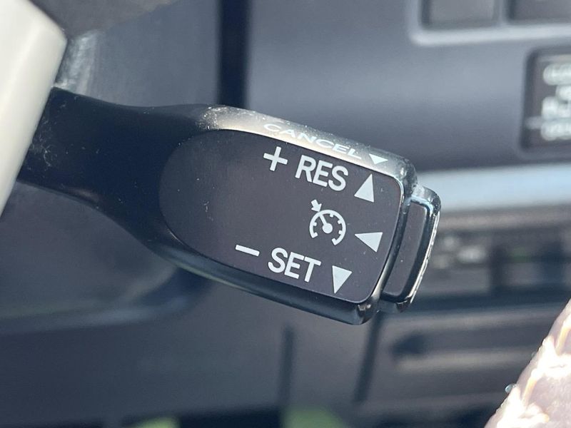 2016 Toyota Noah DAA-ZWR80G (UW-6a50653dd1091)[15]