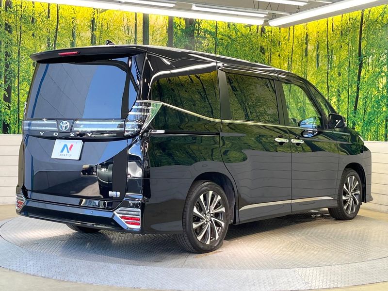 2022 Toyota Voxy 6AA-ZWR90W (UW-6a506544e99b1)[28]