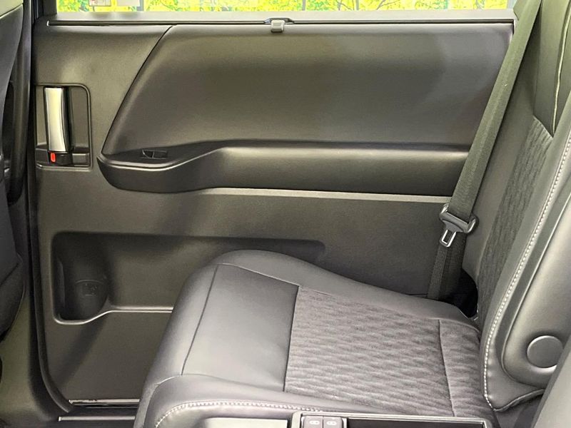2024 Toyota Noah 6AA-ZWR90W (UW-6a50654dc084e)[15]