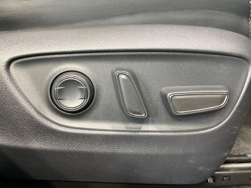 2020 Toyota RAV4 6AA-AXAH54 (UW-6a51b2b9e1416)[27]