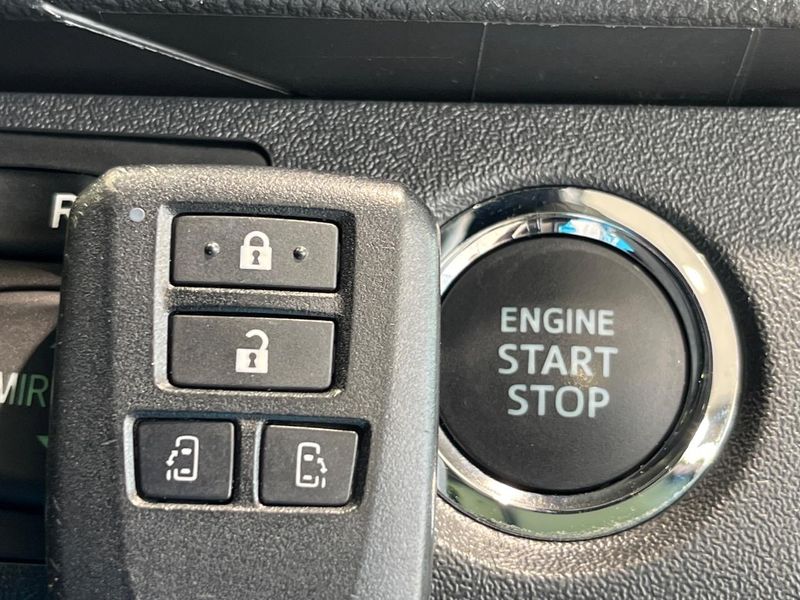 2023 Toyota Hiace Van 3DF-GDH206V (UW-6a51b34c7665d)[28]