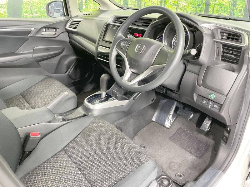 2017 Honda Fit DBA-GK4 (UW-6a51b365bc3fa)[14]
