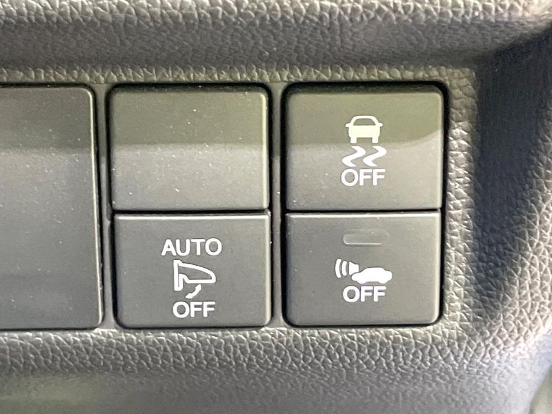 2015 Honda Fit Hybrid DAA-GP5 (UW-6a51b36cdb7b8)[14]