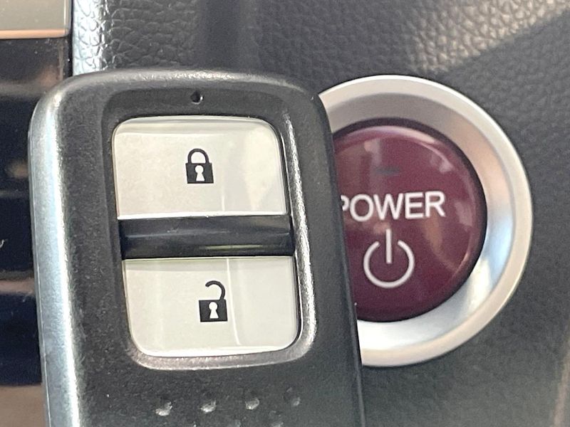2015 Honda Fit Hybrid DAA-GP5 (UW-6a51b36cdb7b8)[20]