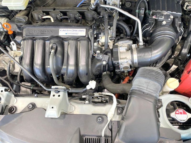 2015 Honda Fit Hybrid DAA-GP5 (UW-6a51b36cdb7b8)[4]
