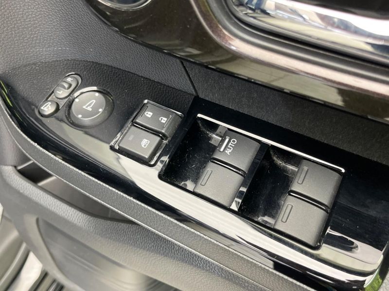 2018 Honda N-BOX CUSTOM DBA-JF3 (UW-6a51b3cbe44aa)[6]