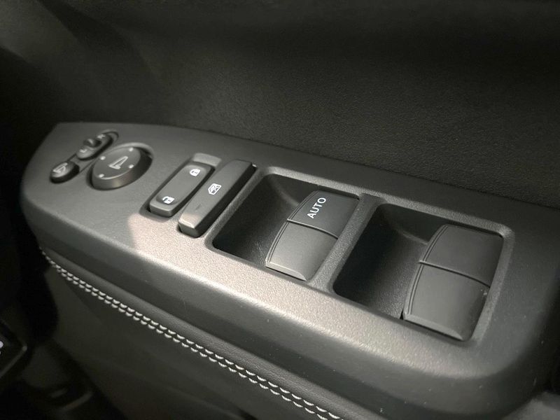 2023 Honda N-BOX CUSTOM 6BA-JF5 (UW-6a51b3e6d35f7)[27]