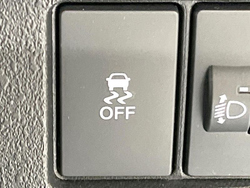 2023 Honda N-BOX CUSTOM 6BA-JF5 (UW-6a51b3e6d35f7)[25]