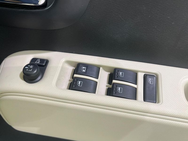 2013 Daihatsu Mira Cocoa DBA-L685S (UW-6a51b42a4e994)[11]
