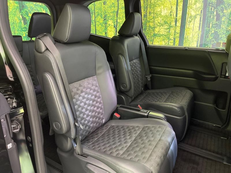 2024 Toyota Voxy 6BA-MZRA90W (UW-6a51b531550c3)[23]