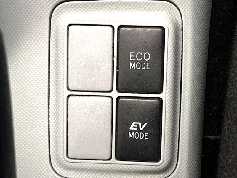 2014 Toyota Aqua DAA-NHP10 (UW-6a51b53a1c006)[18]