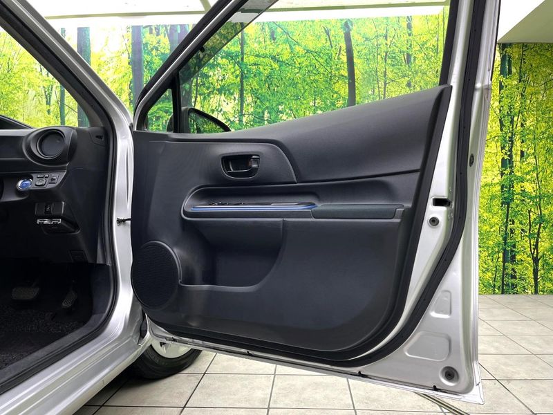 2014 Toyota Aqua DAA-NHP10 (UW-6a51b53a1c006)[5]