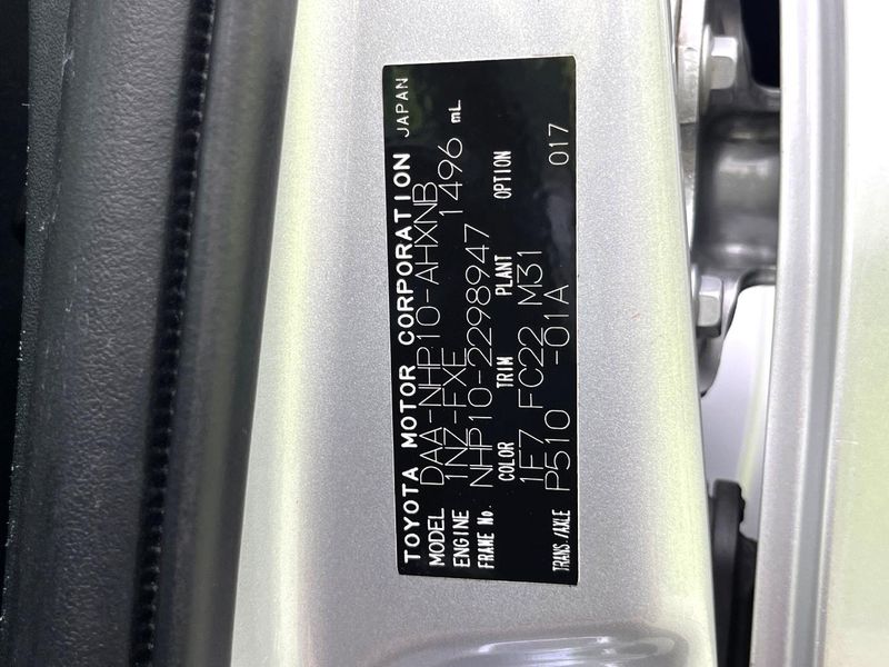 2014 Toyota Aqua DAA-NHP10 (UW-6a51b53a1c006)[1]