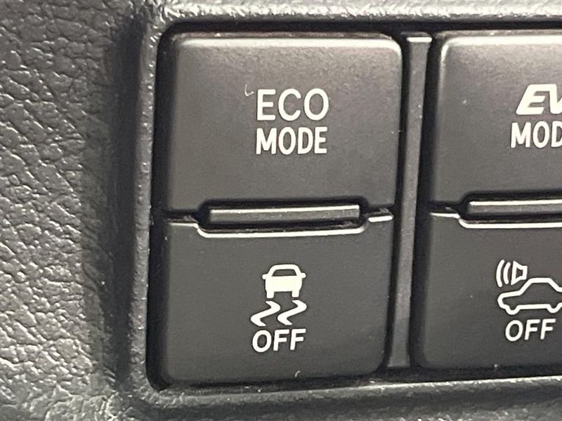 2016 Toyota Sienta DAA-NHP170G (UW-6a51b54822e97)[10]