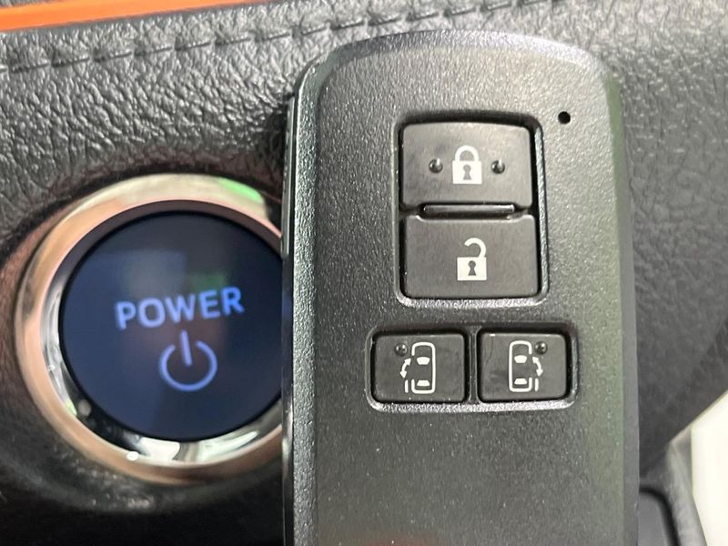 2016 Toyota Sienta DAA-NHP170G (UW-6a51b54822e97)[5]