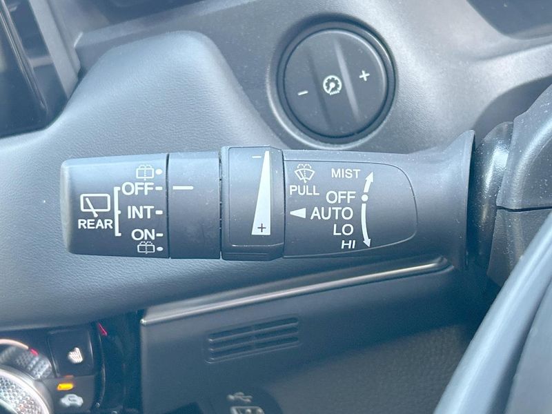 2023 Honda Vezel 6AA-RV5 (UW-6a51b57995ca0)[25]