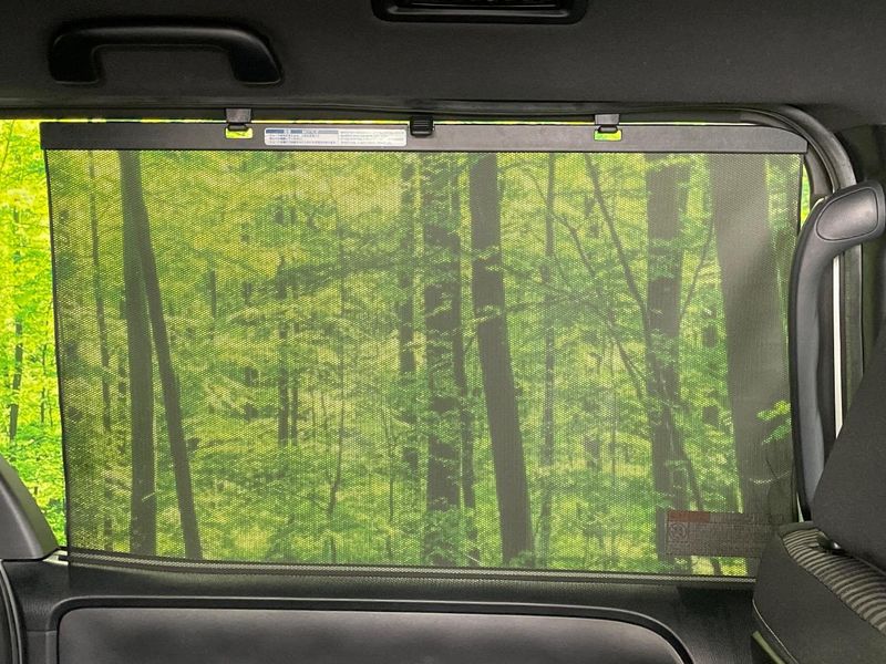 2018 Toyota Voxy DBA-ZRR80W (UW-6a51b5f551f3c)[24]