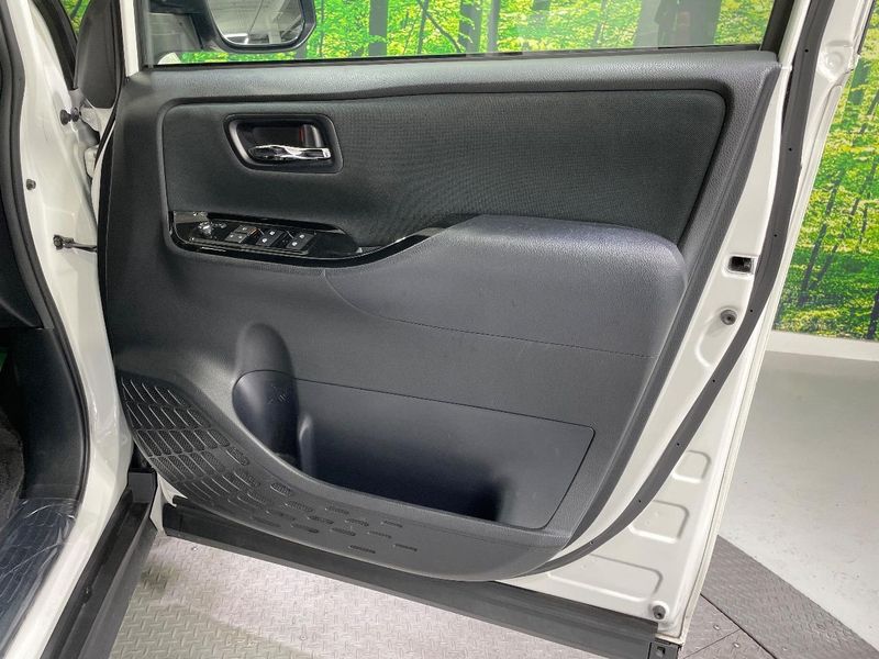 2018 Toyota Voxy DBA-ZRR80W (UW-6a51b5f551f3c)[27]