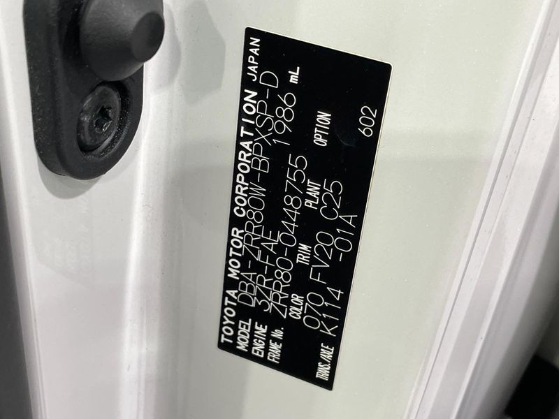2018 Toyota Voxy DBA-ZRR80W (UW-6a51b5f551f3c)[1]