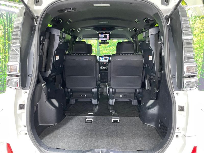 2018 Toyota Voxy DBA-ZRR80W (UW-6a51b5f551f3c)[29]