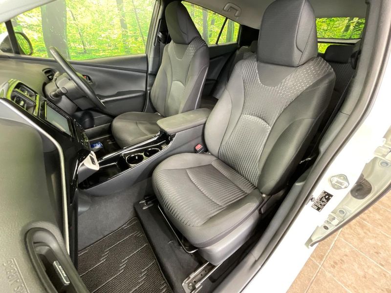 2017 Toyota Prius DAA-ZVW50 (UW-6a51b6129ee9c)[12]