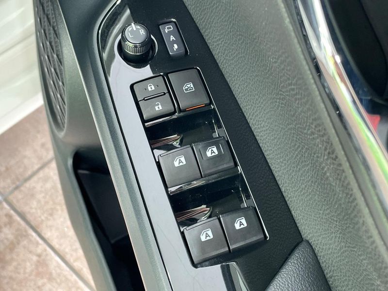 2017 Toyota Prius DAA-ZVW50 (UW-6a51b6129ee9c)[9]