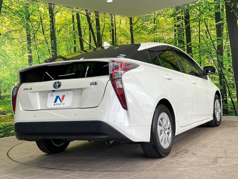 2017 Toyota Prius DAA-ZVW50 (UW-6a51b6129ee9c)[16]