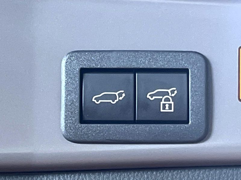 2026 Toyota RAV4 6AA-AXAN64 (UW-6a5304453e79b)[12]